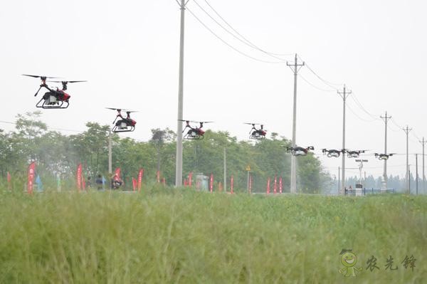 武漢智慧農業產業園舉辦首屆新型農機裝備田間展